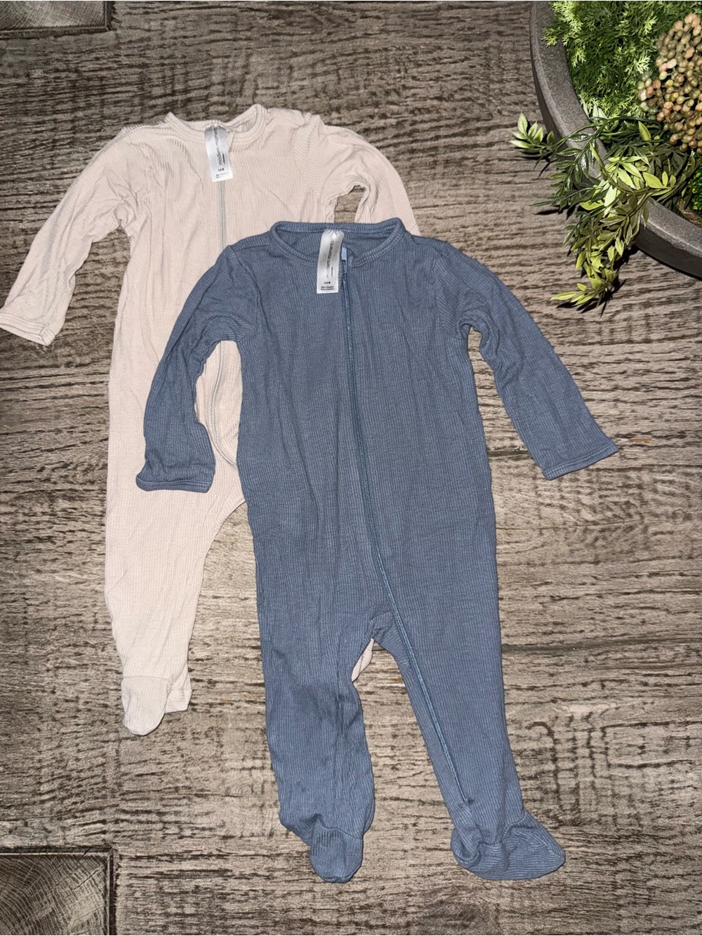 Modern Moments footie zipper sleepers set of 2 3-6 months
Blue tan